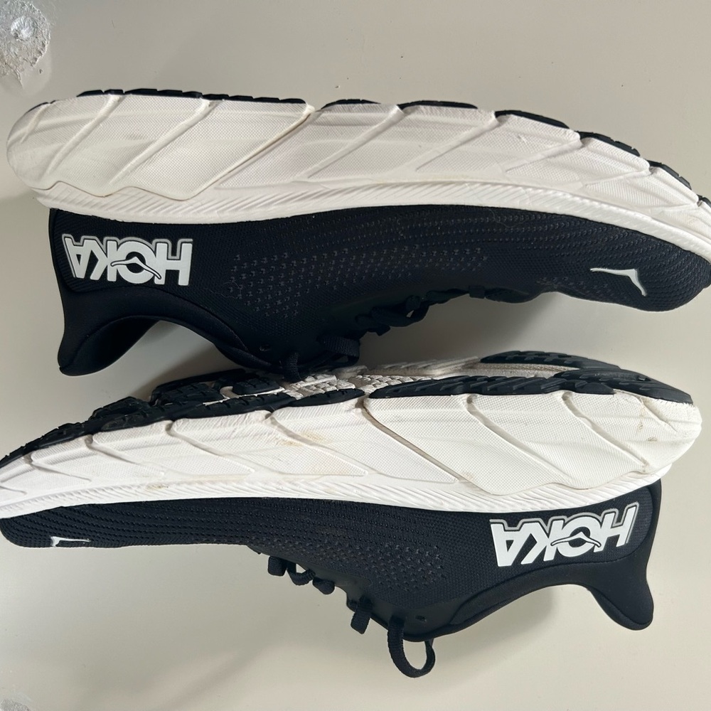 HOKA Arahi 7